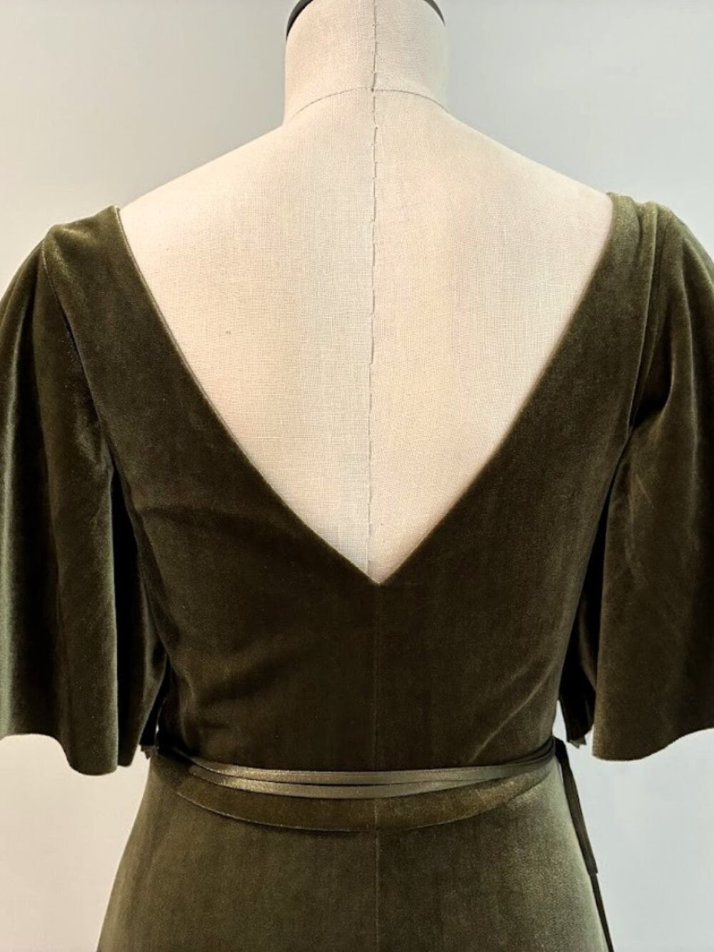 Jenny Yoo Collection Olive Green Velvet Wrap Dress with Flutter Sleeves Size 4 - Picture 11 of 16
